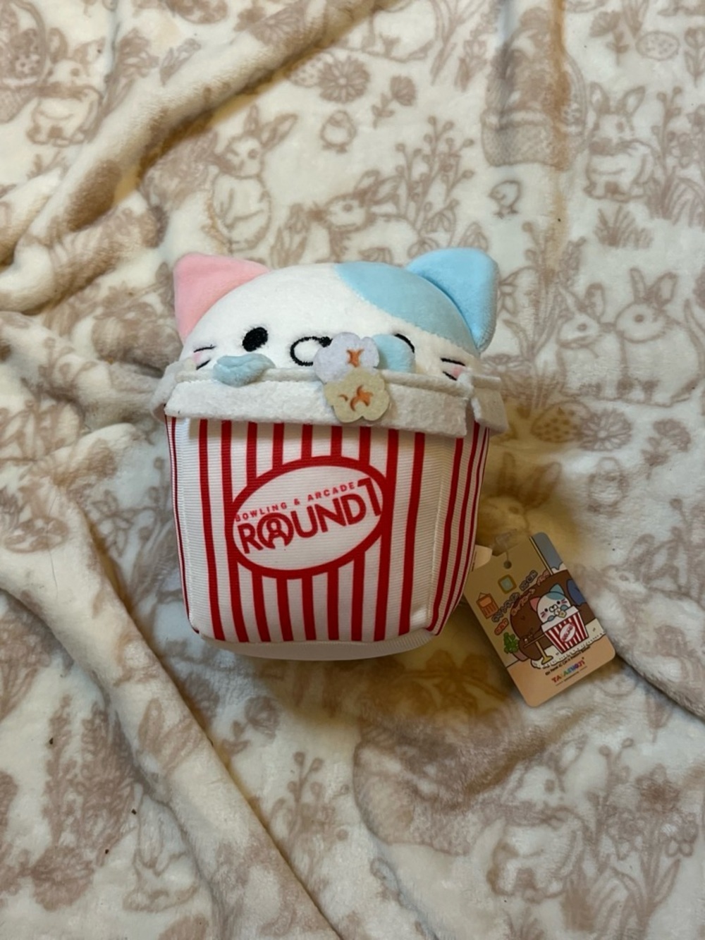 Round1 Arcade Popcorn Cat Plush - White, Pink, Blue, Red